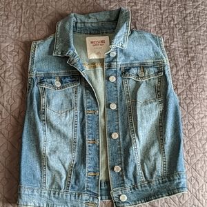 Mossimo sleeveless Jean jacket